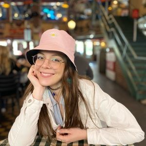 Meet your Posher, Kenia